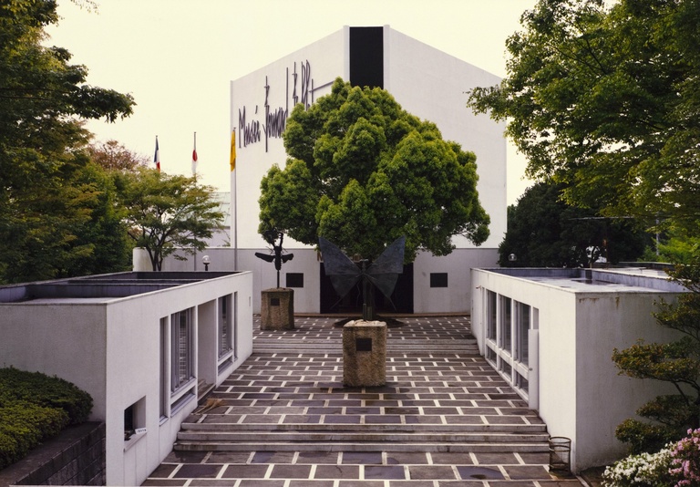 Bernard Buffet Official - Forecourt of the Bernard Buffet Museum in Japan (approximate scale).
